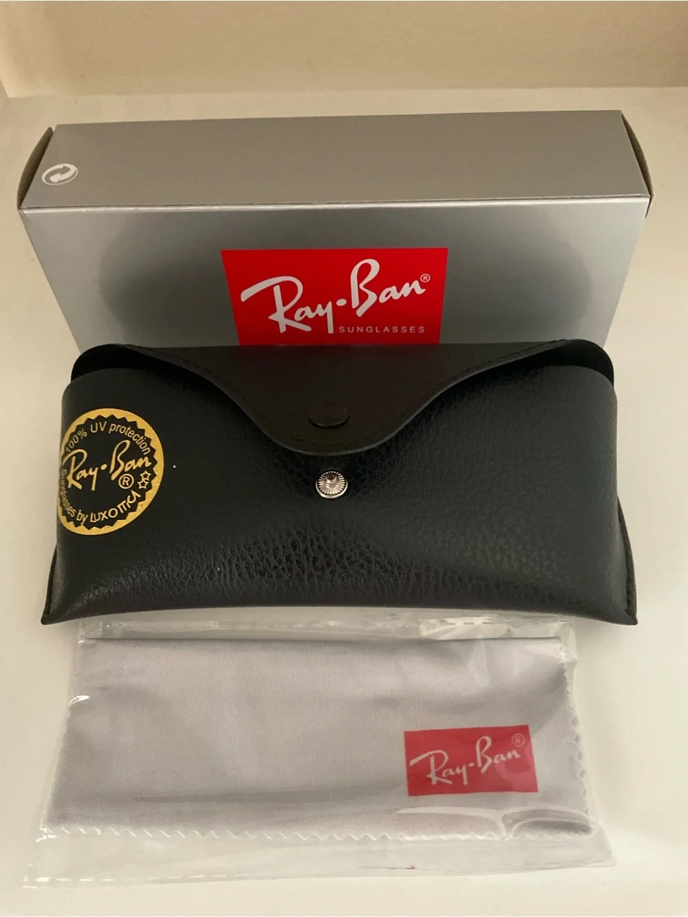 Ray-Ban Men’s Gold Frame Sunglasses with Green Lenses